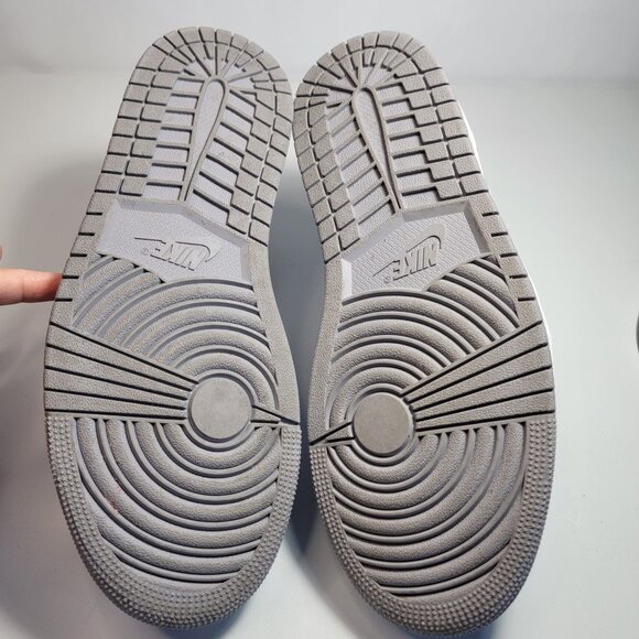 Air Jordan 1 Low Mens US Size 9 - Picture 2 of 13